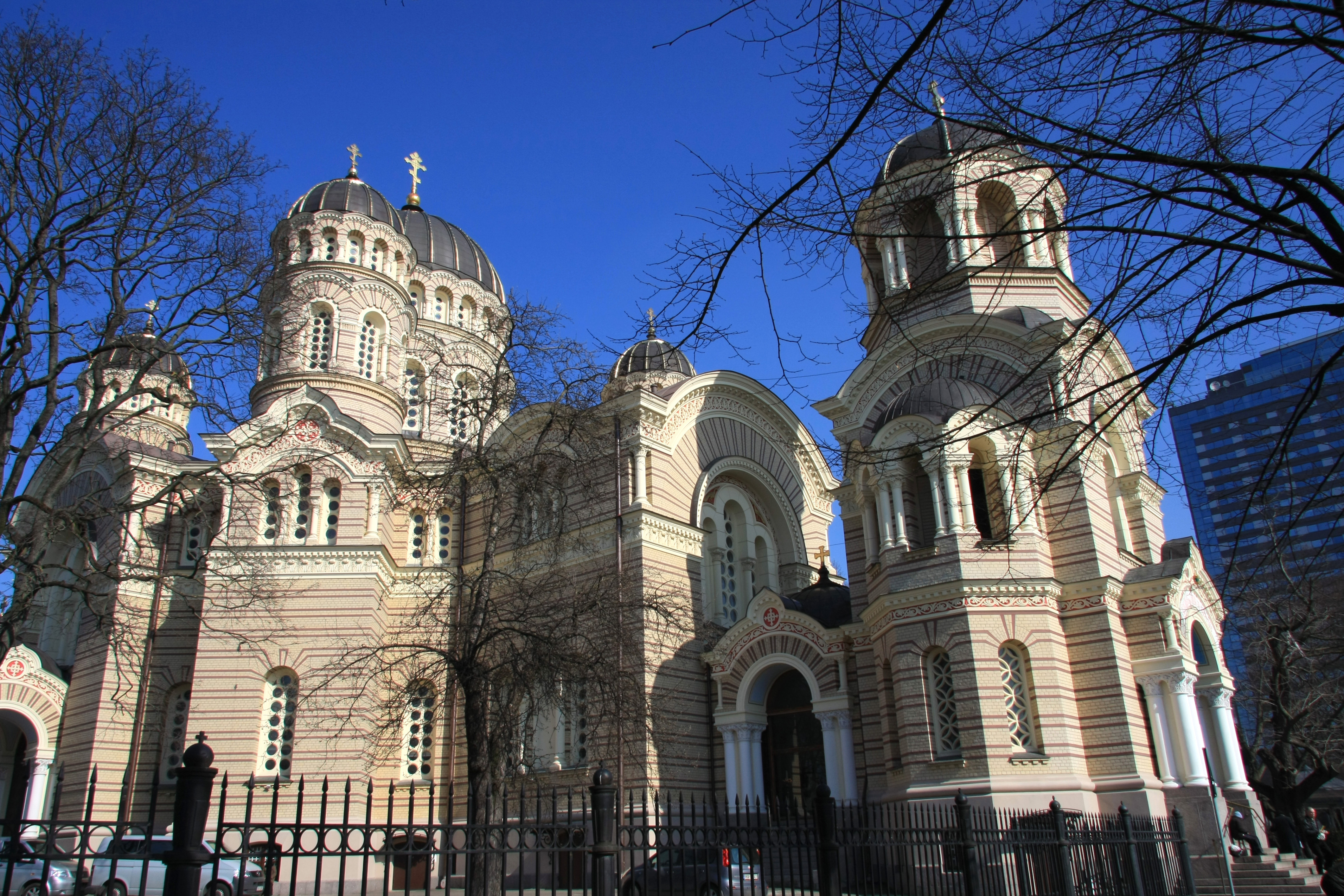 Den russisk-ortodokse kirke, Fødselskirken, i Riga i Letland.
