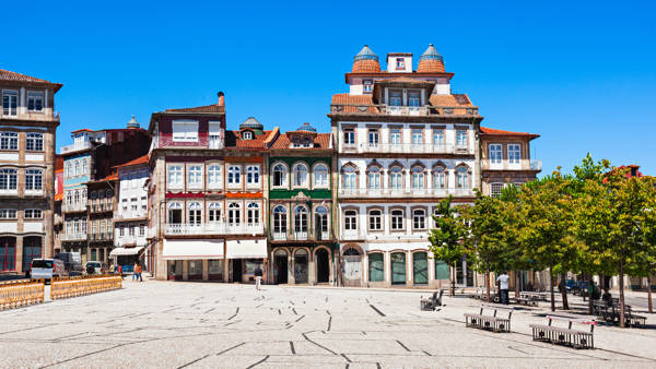 Det centrale torv i Guimarães i Portugal.