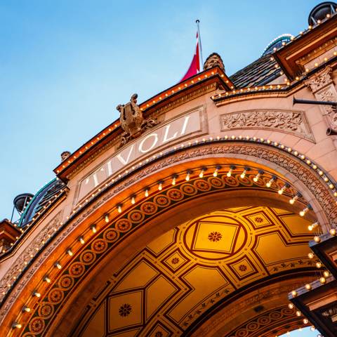 Velkommen til julefrokost i Tivoli i København.