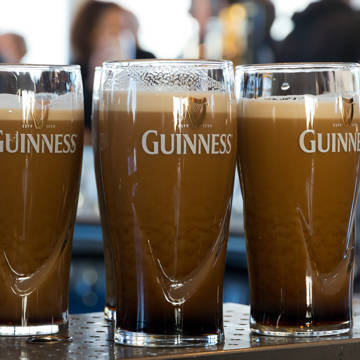 Velskænket Guinness på en pub i Irland