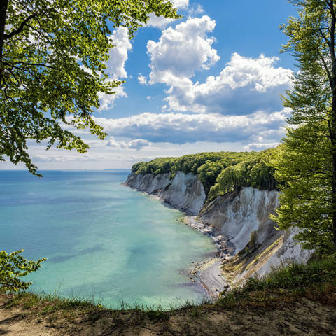 Kvide klinter langs kysten på Rügen i Tyskland.