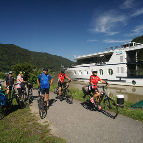 Gæster klar til dagens cykeltur langs Donau.