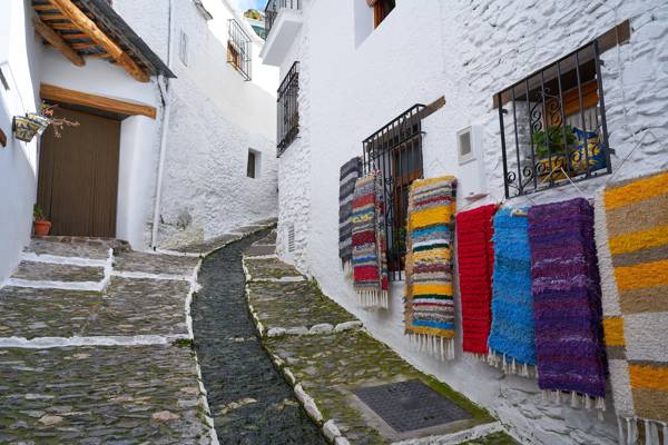 Gade i Pampaneira i Andalusien i Spanien.