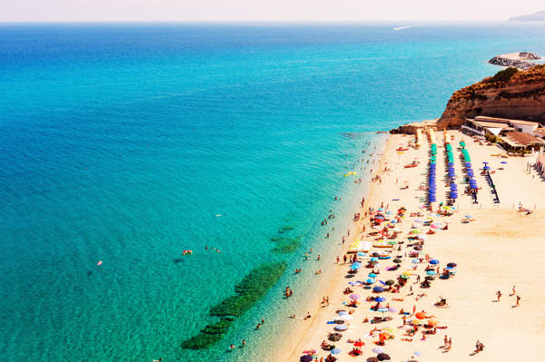 Stranden ved Tropea i Calabrien i Syditalien.
