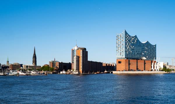 Den moderne koncertbygning Elbphilharmonie i Hamborg i Tyskland