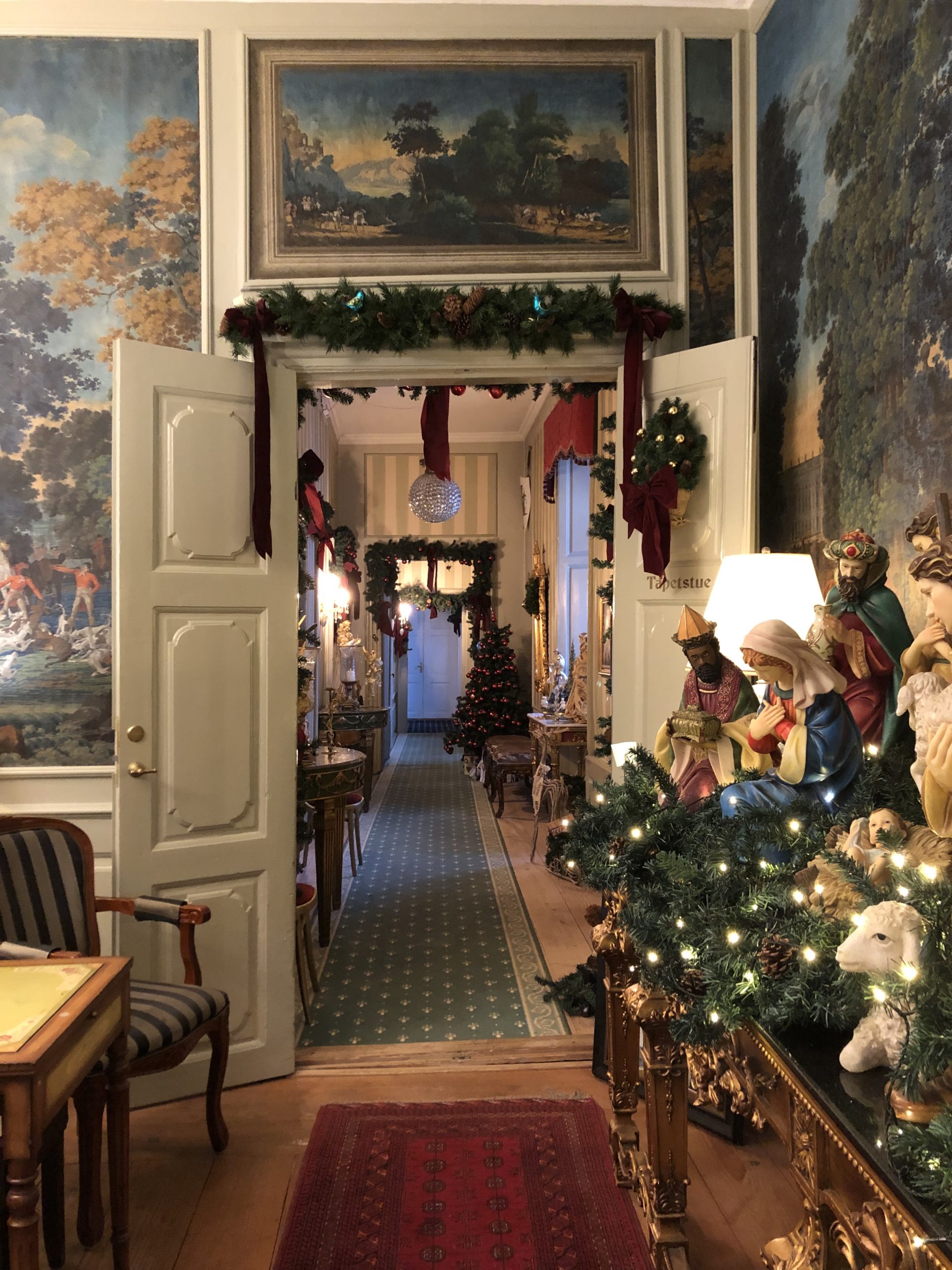 Julepyntede gange på Store Restrup Slotshotel ved Nibe.