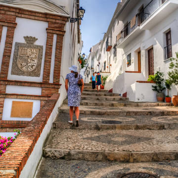 Trappe i Frigiliana, som er er en af de smukke hvide byer i bjergene øst for Malaga i Spanien.