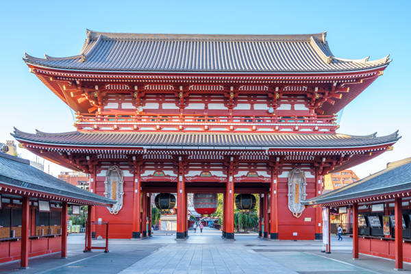 Kaminarimon Sensoji-tempelporten i Asakusa i Tokyo i Japan.