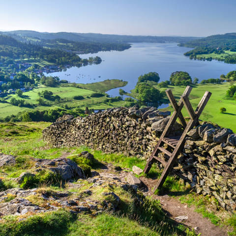 Udsigt over Lake Windermere i The Lake District i England.