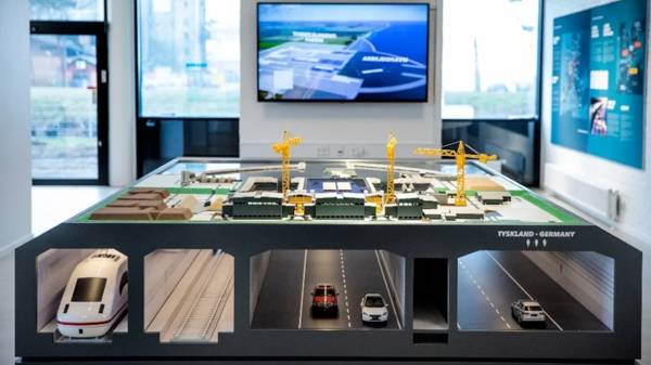 Model med tværsnit af tunellen på Femern-forbindelsen.