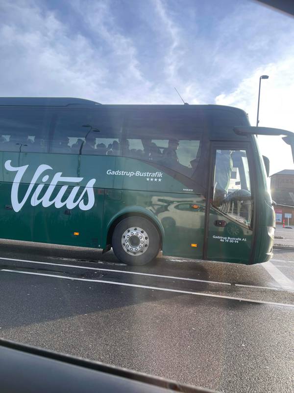 Bus fra Gadstrup Bustrafik med Vitus-logo.