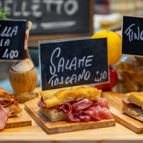 Klassiske italienske sandwiches med priskilte for enten Mortadella Bologna eller Salame Toscano.