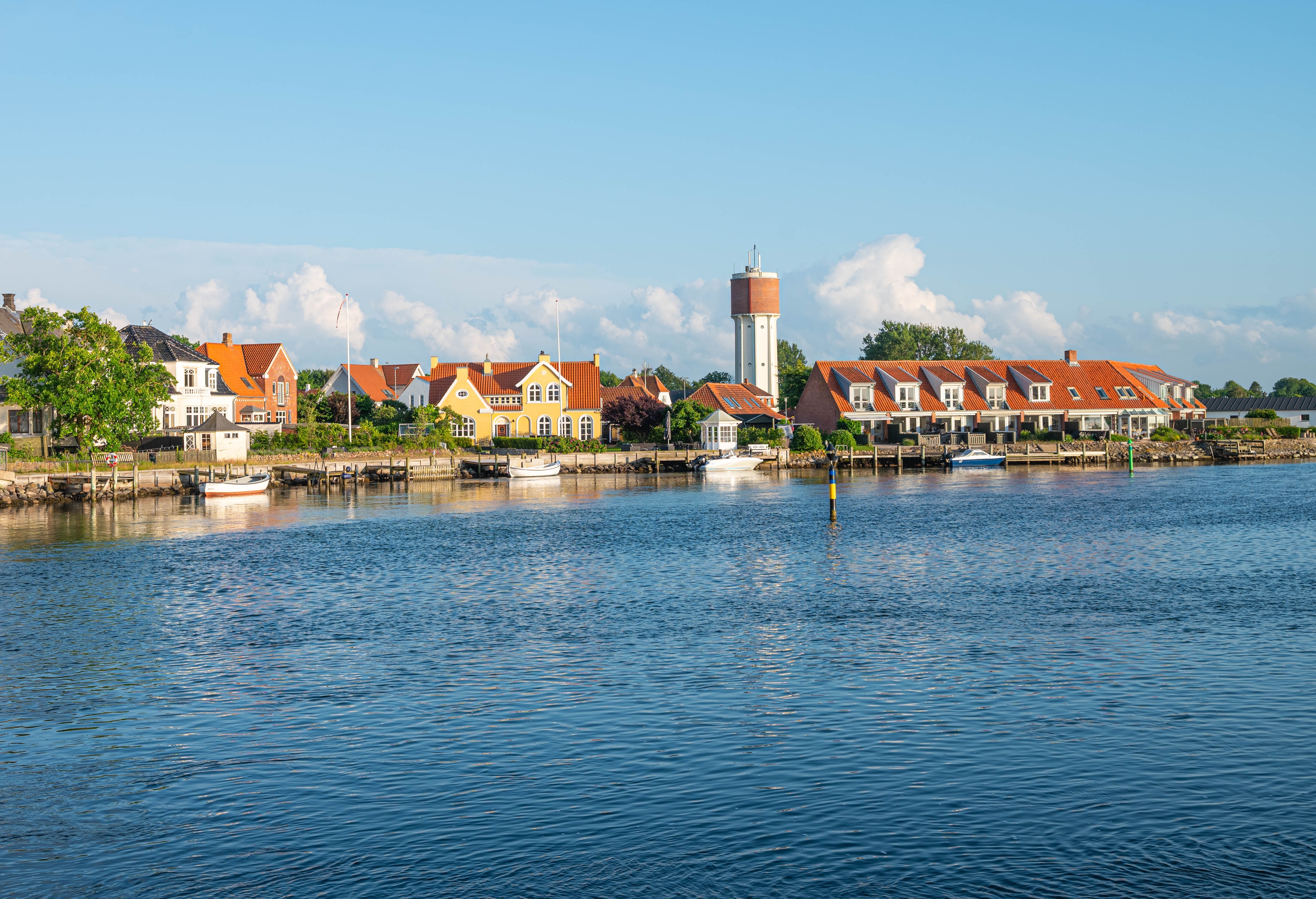 Kerteminde ved vandet i Danmark. 
