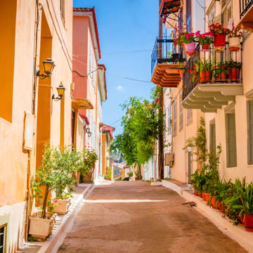 Oplev de smukke gader i Nafplio i Grækenland.