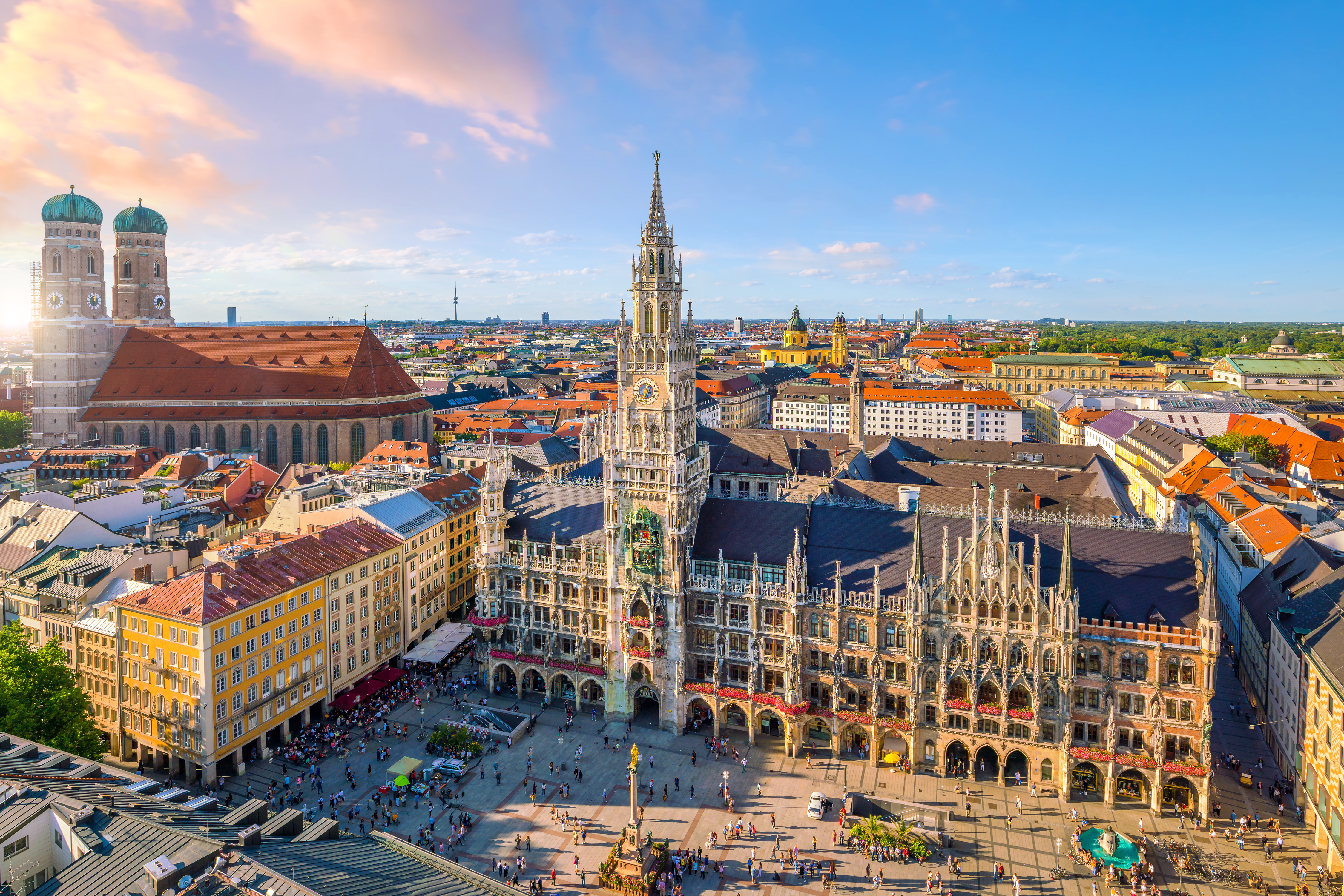 Marienplatz og rådhuset i Bayerns hovedstad, München, i Tyskland.