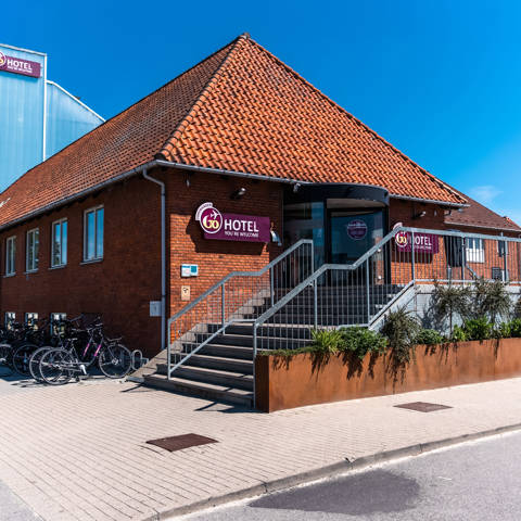 Facade og indgangen til Copenhagen Go Hotel i Kastrup.