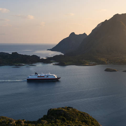 Det norske rederi Hurtigrutens skib MS Kong Harald.