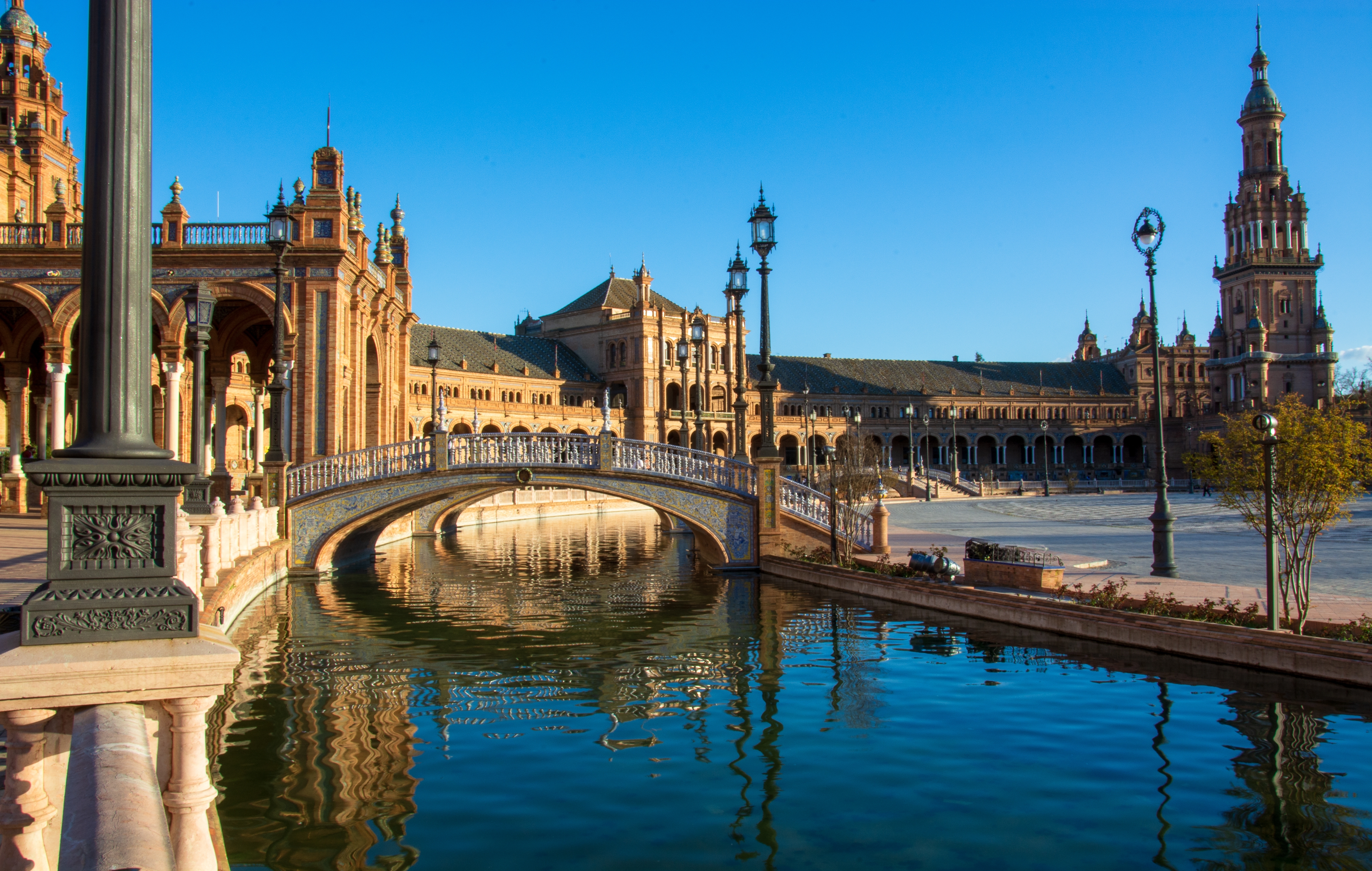 Plaza de España i Sevilla i Spanien om vinteren.