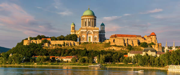 Esztergom domkirke ved Donau i Ungarn.