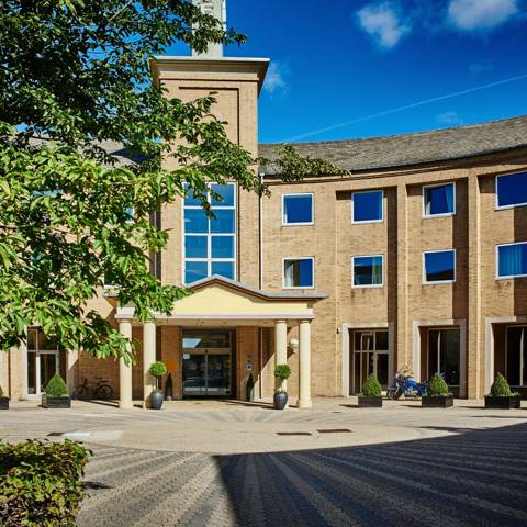 Facade og indgangen til Thon Partner Hotel Høje Taastrup.