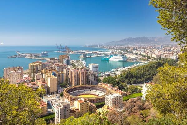Panorama over havnen i Malaga i Spanien.