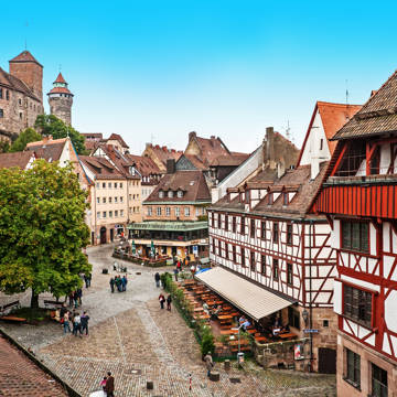 Den gamle bydel med brolagte gader og bindingsværkshuse i Nürnberg i Tyskland.