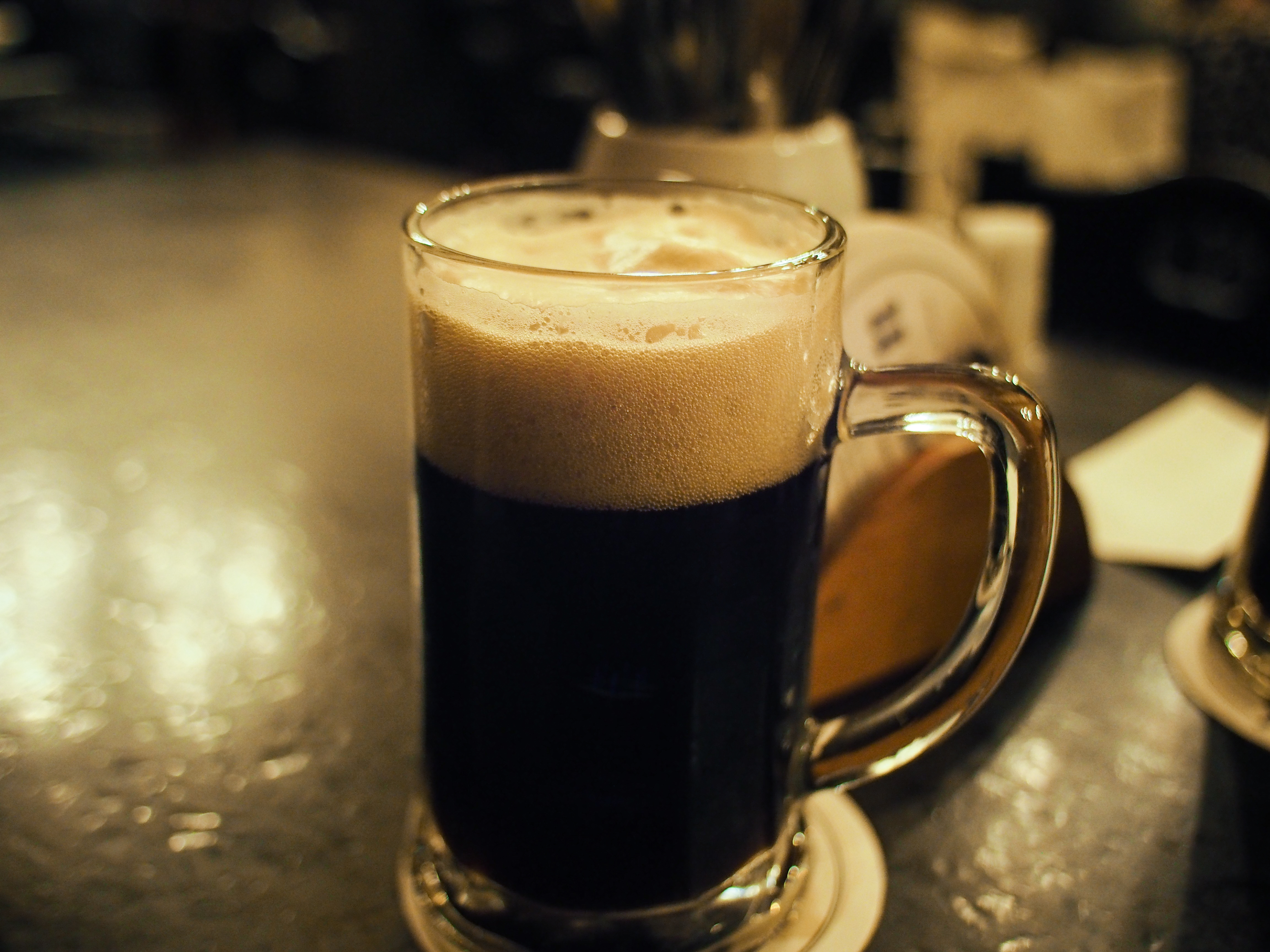 Mørk øl i Prag i Tjekkiet. 